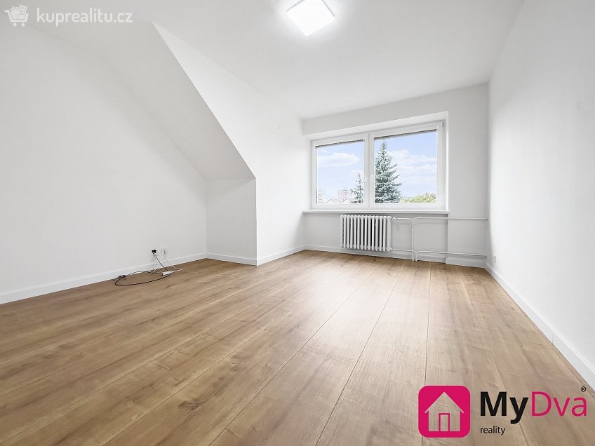 Pronájem  rodinného domu 220 m^2 Znojmo, Znojmo 