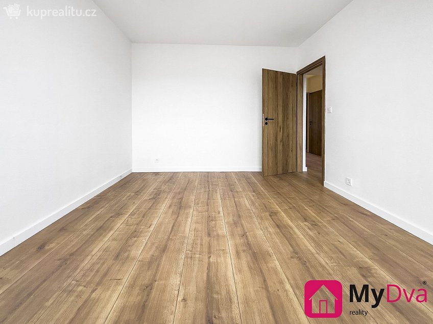 Pronájem  rodinného domu 220 m^2 Znojmo, Znojmo 