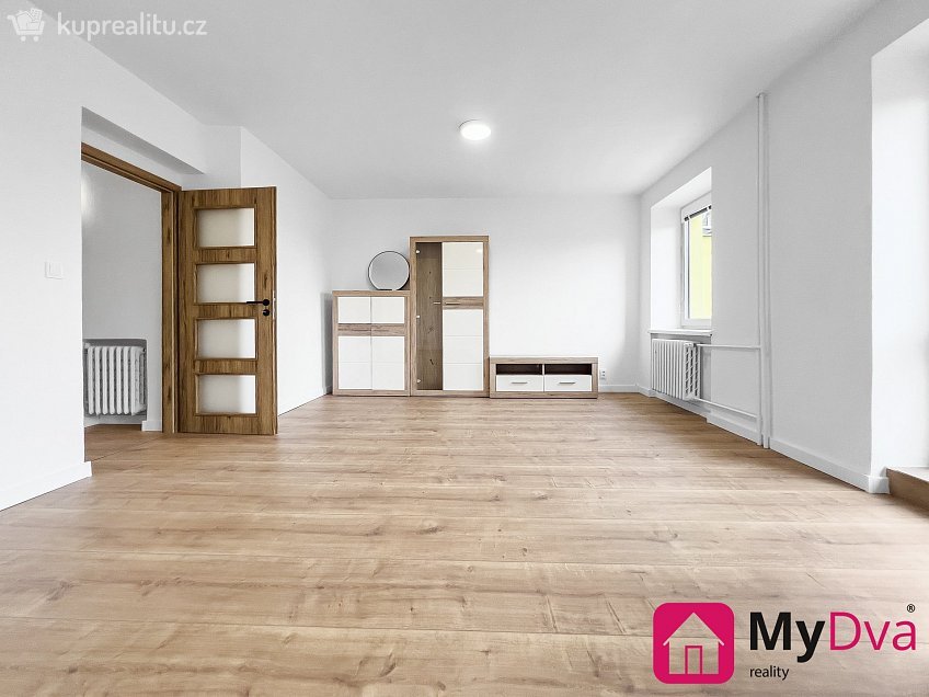 Pronájem  rodinného domu 220 m^2 Znojmo, Znojmo 