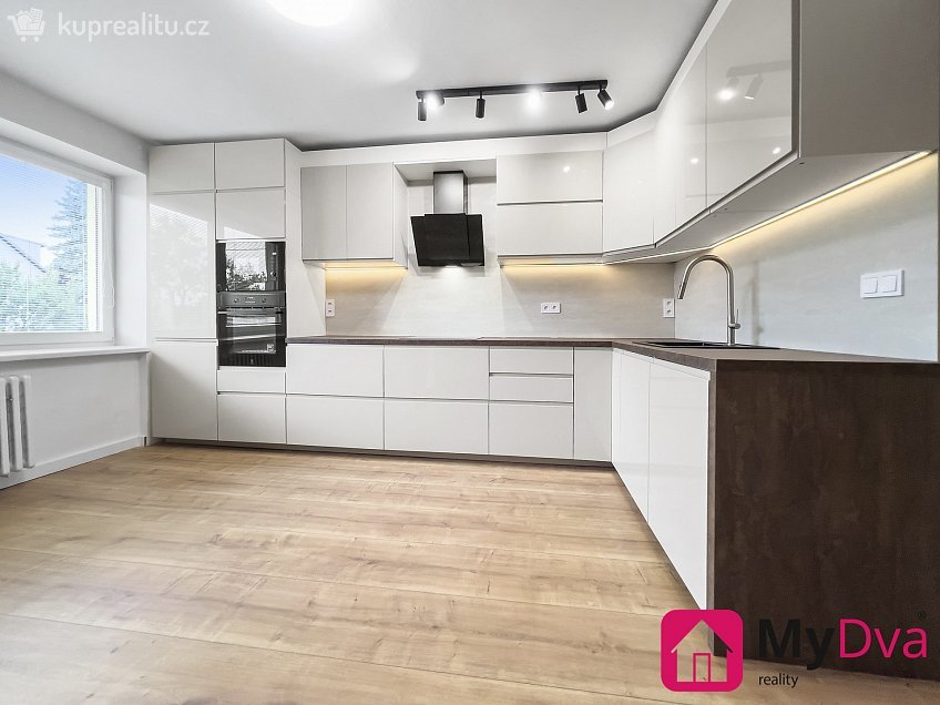 Pronájem  rodinného domu 220 m^2 Znojmo, Znojmo 