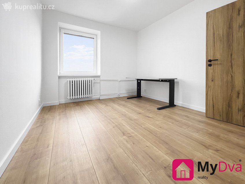 Pronájem  rodinného domu 220 m^2 Znojmo, Znojmo 