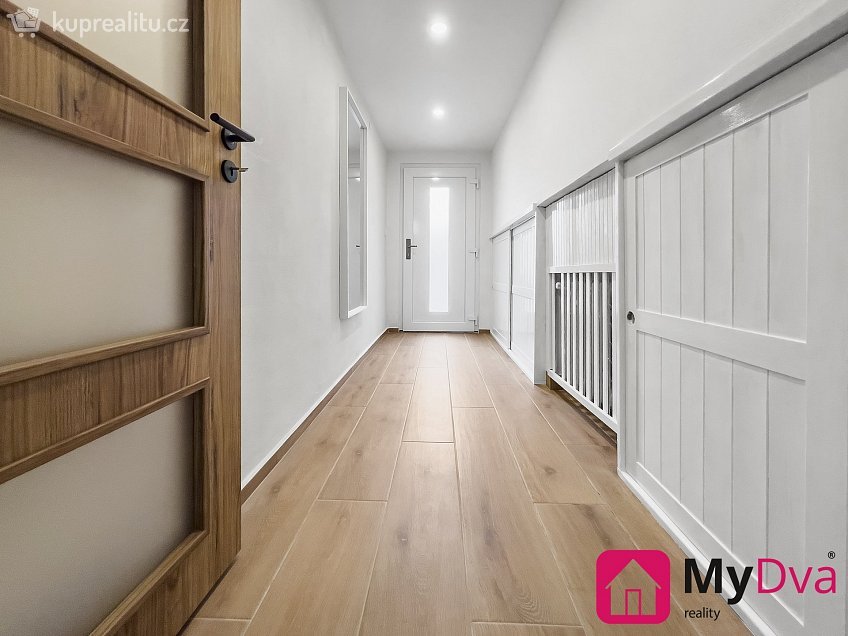 Pronájem  rodinného domu 220 m^2 Znojmo, Znojmo 