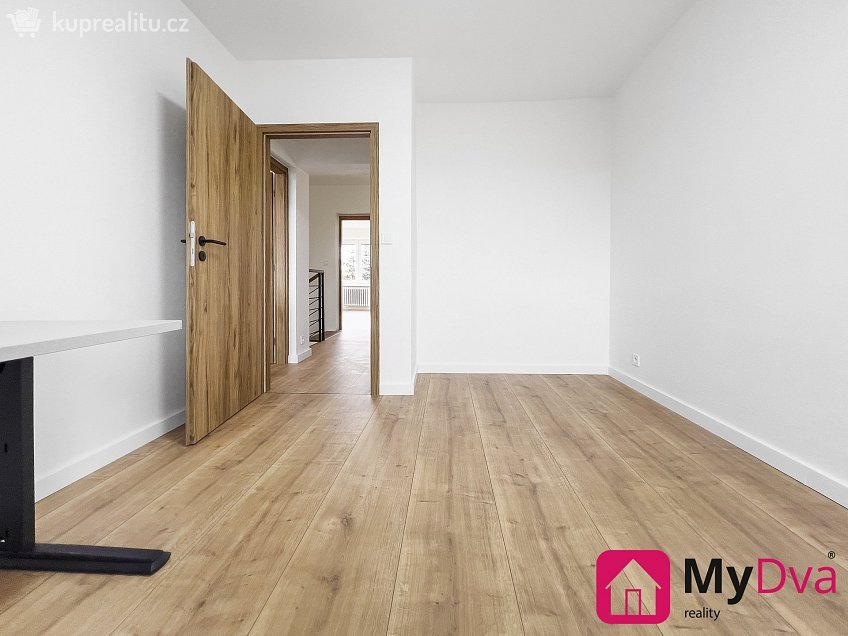 Pronájem  rodinného domu 220 m^2 Znojmo, Znojmo 