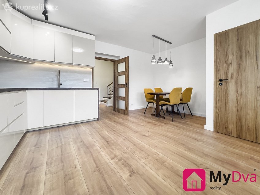 Pronájem  rodinného domu 220 m^2 Znojmo, Znojmo 