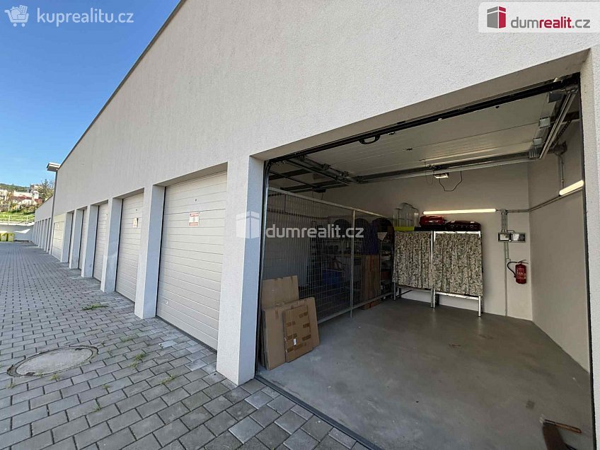 Pronájem  garáže 15 m^2 Masarykova, Luhačovice 