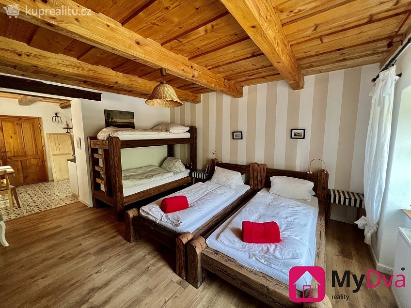 Pronájem  rodinného domu 120 m^2 Hluboké Mašůvky 79, Hluboké Mašůvky 