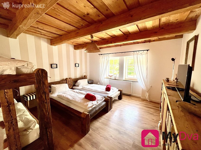 Pronájem  rodinného domu 120 m^2 Hluboké Mašůvky 79, Hluboké Mašůvky 