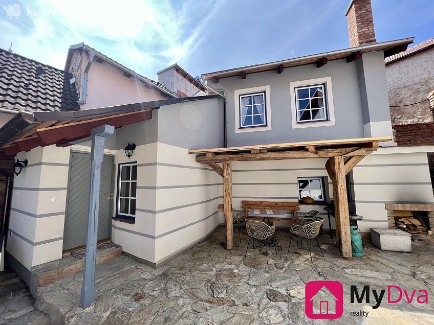 Pronájem  rodinného domu 120 m^2 Hluboké Mašůvky 79, Hluboké Mašůvky 