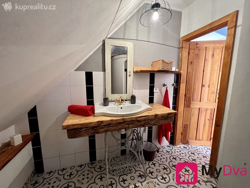 Pronájem  rodinného domu 120 m^2 Hluboké Mašůvky 79, Hluboké Mašůvky 