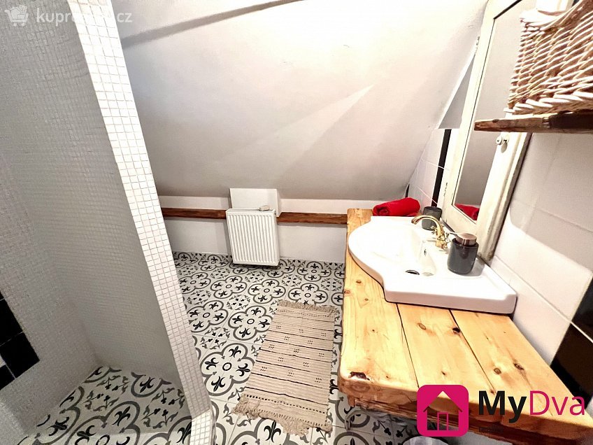 Pronájem  rodinného domu 120 m^2 Hluboké Mašůvky 79, Hluboké Mašůvky 