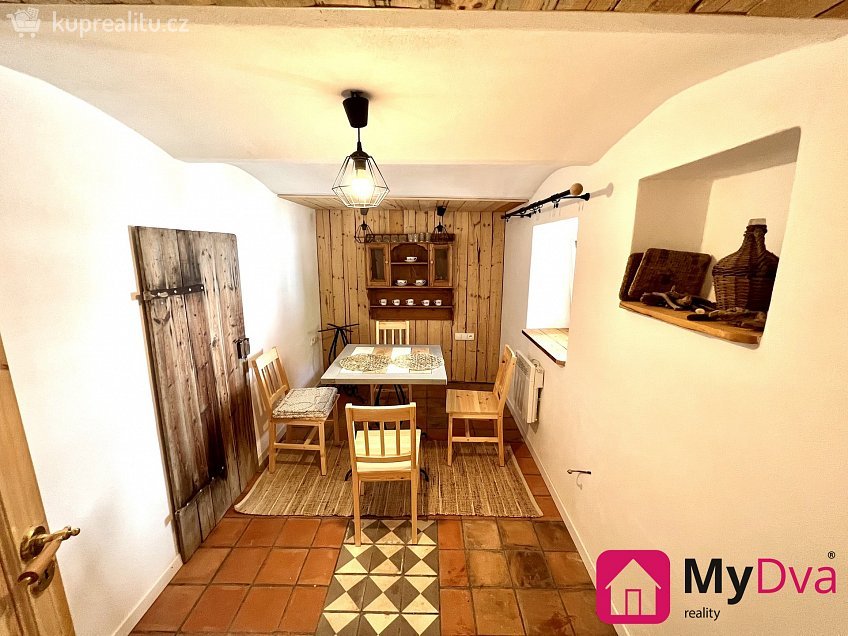 Pronájem  rodinného domu 120 m^2 Hluboké Mašůvky 79, Hluboké Mašůvky 