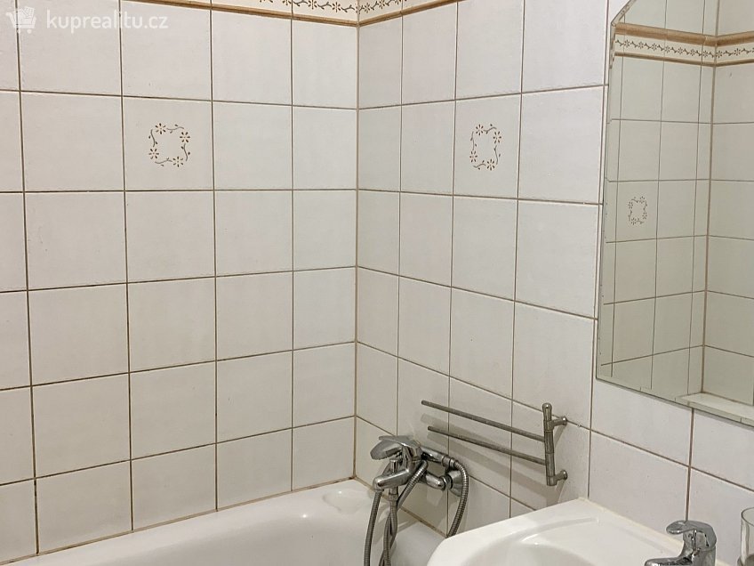 Pronájem bytu 3+1 65 m^2 Fučíkova 457, Planá 