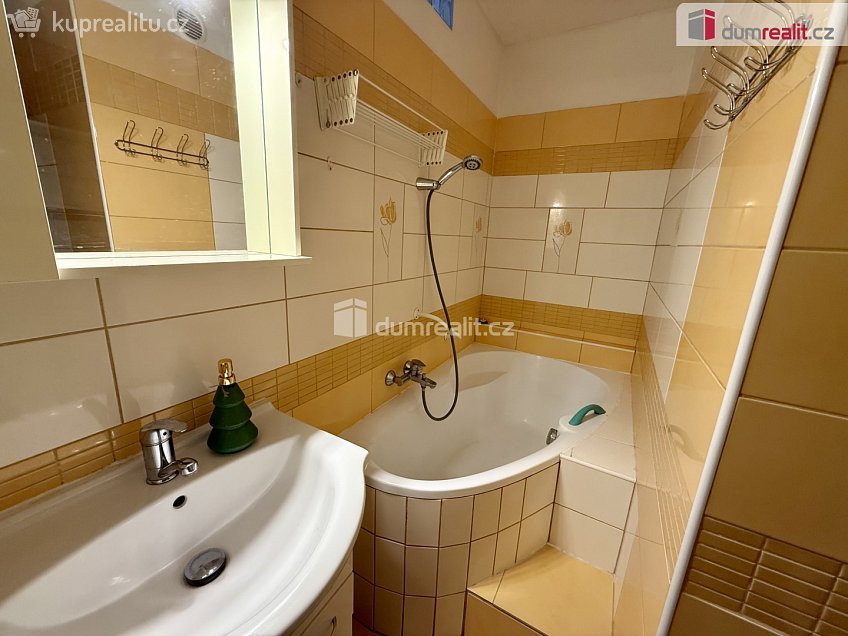 Pronájem bytu 2+1 62 m^2 Kubelíkova, Mariánské Lázně 