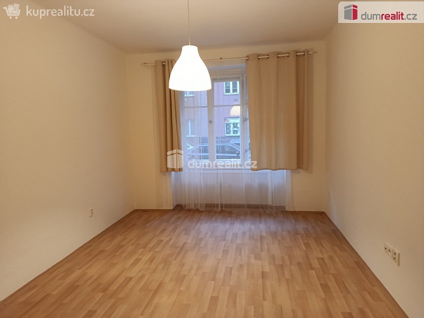 Pronájem bytu 1+kk 25 m^2 V předpolí, Praha 10 