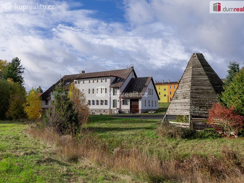Prodej  ubytovacího zařízení 43069 m^2 Valeč, Valeč 