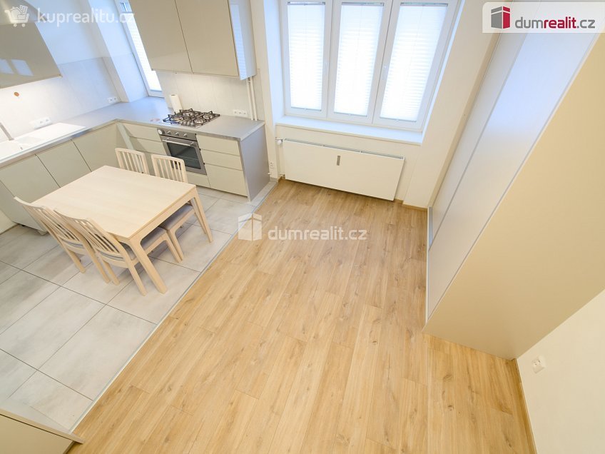 Pronájem bytu 1+1 30 m^2 Amálská, Kladno 