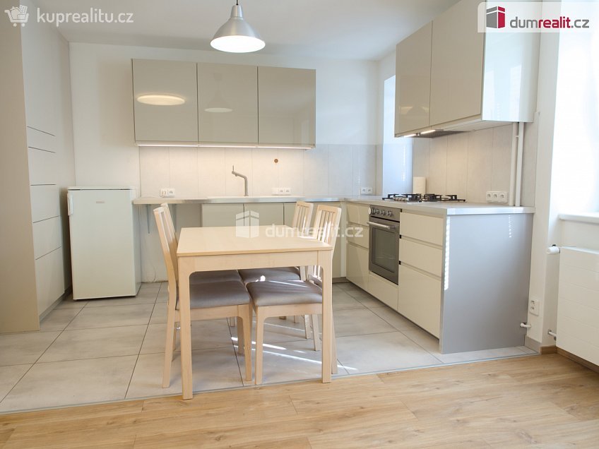 Pronájem bytu 1+1 30 m^2 Amálská, Kladno 