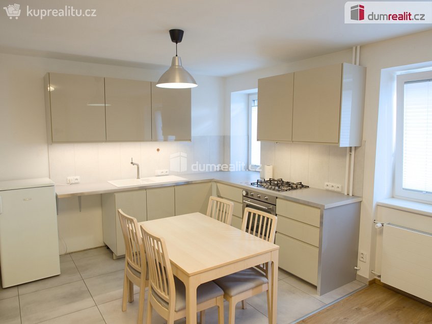 Pronájem bytu 1+1 30 m^2 Amálská, Kladno 