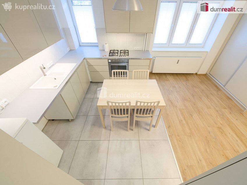 Pronájem bytu 1+1 30 m^2 Amálská, Kladno 