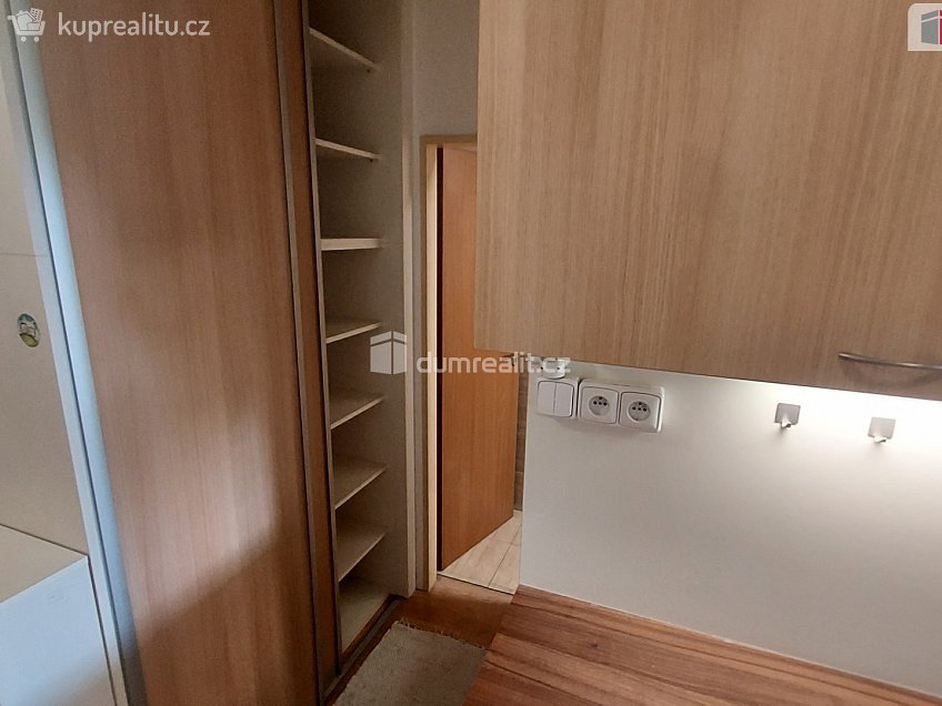 Pronájem bytu 1+kk 30 m^2 Školní, Otrokovice 