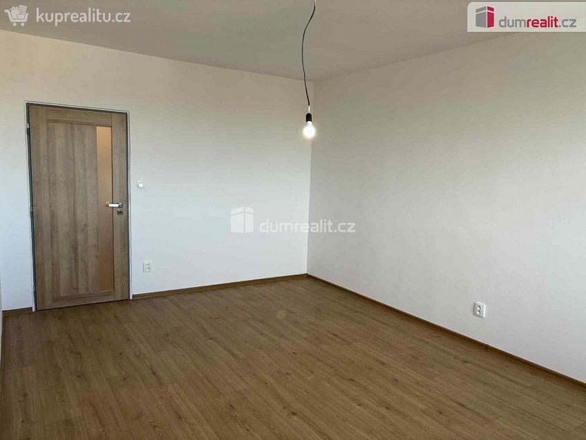 Pronájem bytu 1+1 30 m^2 Školní, Otrokovice 