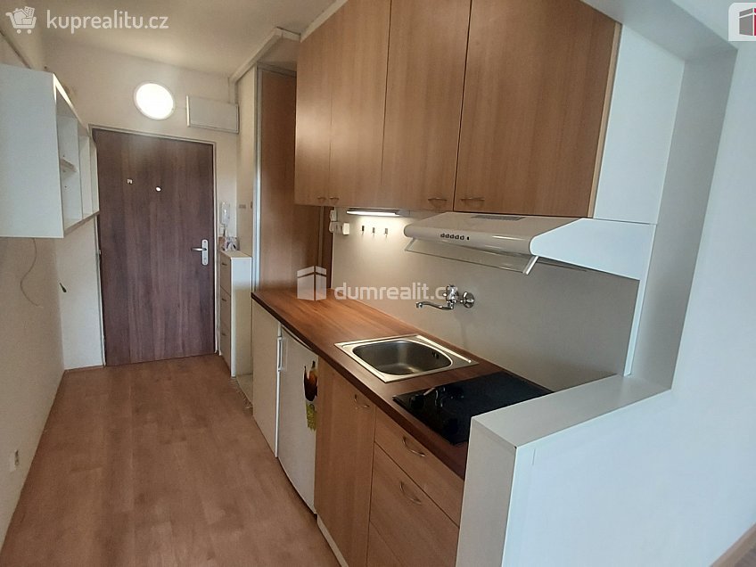 Pronájem bytu 1+kk 30 m^2 Školní, Otrokovice 