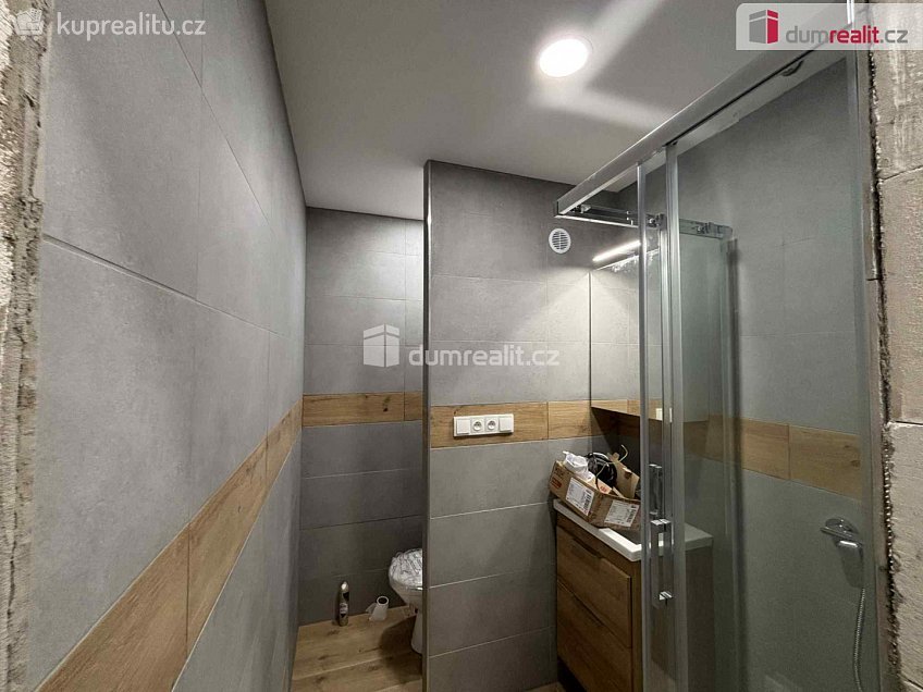 Pronájem bytu 1+kk 30 m^2 Školní, Otrokovice 