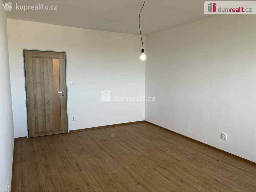 Pronájem bytu 1+1 30 m^2 Školní, Otrokovice 