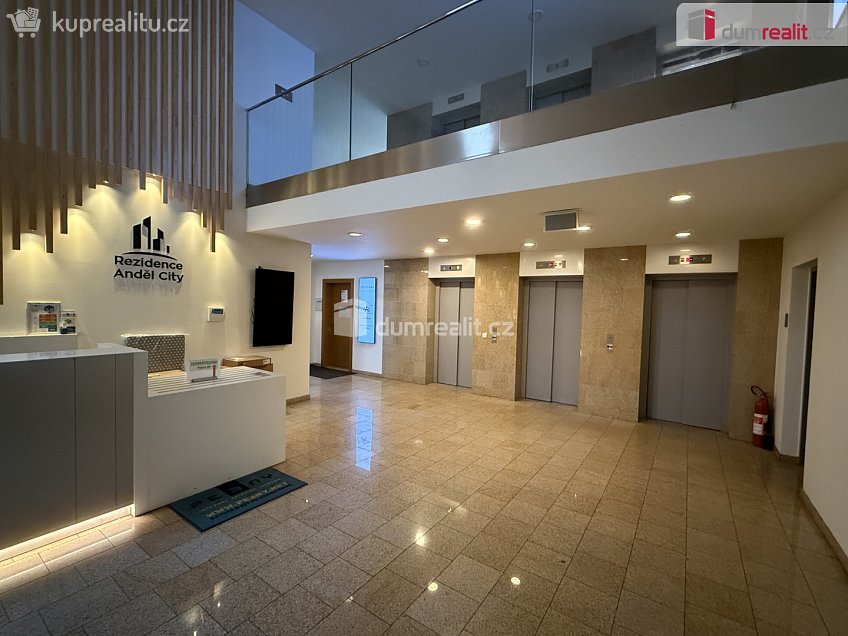 Pronájem  garáže 15 m^2 Karla Engliše, Praha 5 