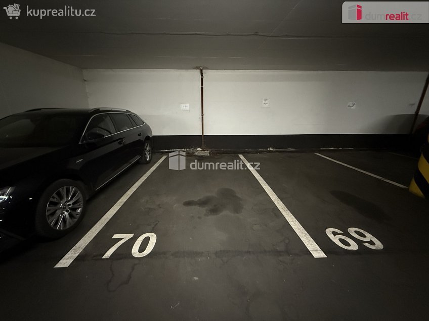 Pronájem  garáže 15 m^2 Karla Engliše, Praha 5 