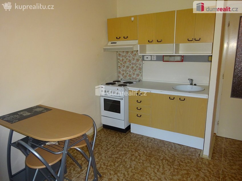 Pronájem bytu 1+kk 31 m^2 Voskovcova, Praha 5 