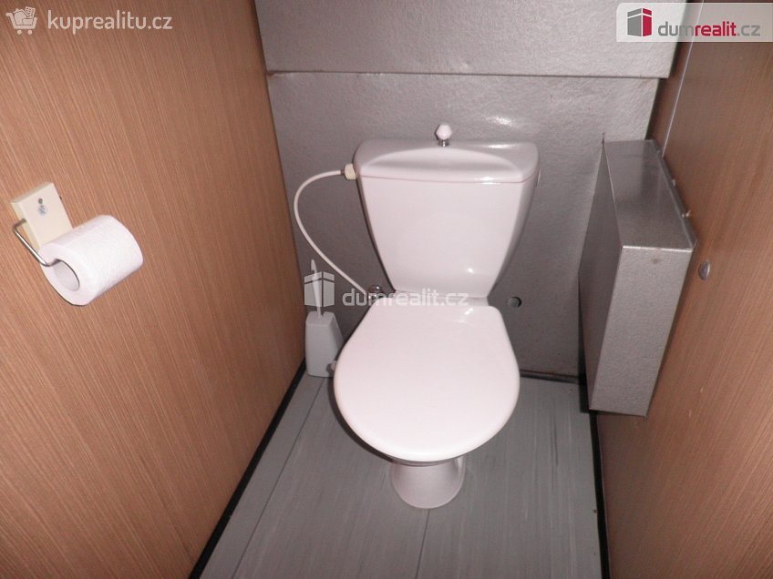 Pronájem bytu 1+kk 31 m^2 Voskovcova, Praha 5 