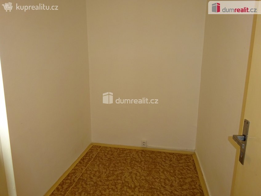 Pronájem bytu 1+kk 31 m^2 Voskovcova, Praha 5 