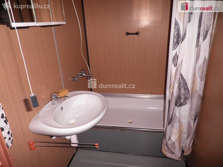 Pronájem bytu 1+kk 31 m^2 Voskovcova, Praha 5 