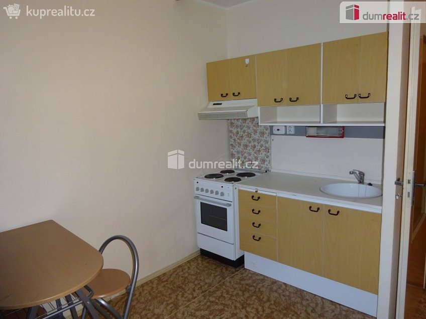 Pronájem bytu 1+kk 31 m^2 Voskovcova, Praha 5 