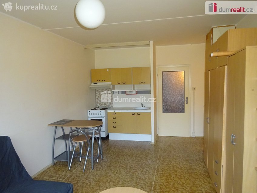 Pronájem bytu 1+kk 31 m^2 Voskovcova, Praha 5 