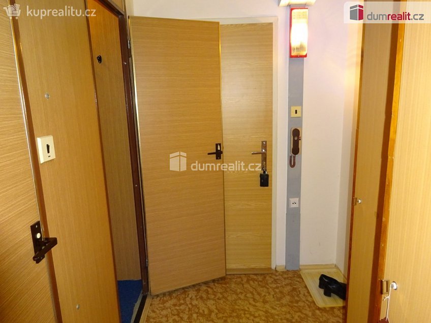 Pronájem bytu 1+kk 31 m^2 Voskovcova, Praha 5 