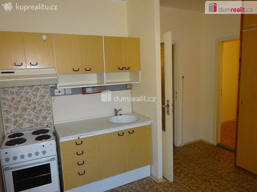 Pronájem bytu 1+kk 31 m^2 Voskovcova, Praha 5 