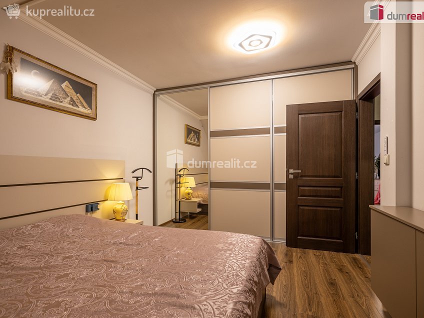 Prodej  rodinného domu 118 m^2 Lomená, Veltrusy 