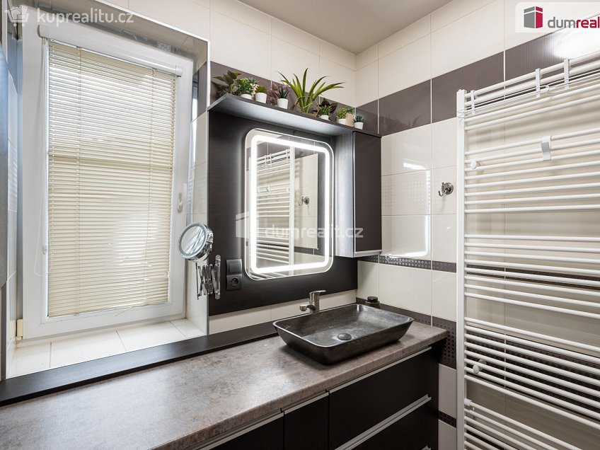 Prodej  rodinného domu 118 m^2 Lomená, Veltrusy 