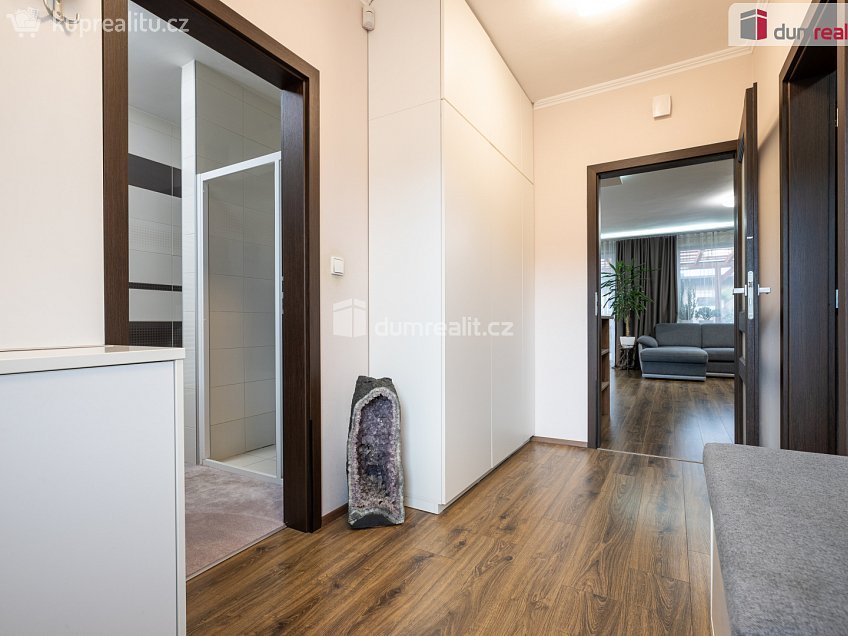 Prodej  rodinného domu 118 m^2 Lomená, Veltrusy 