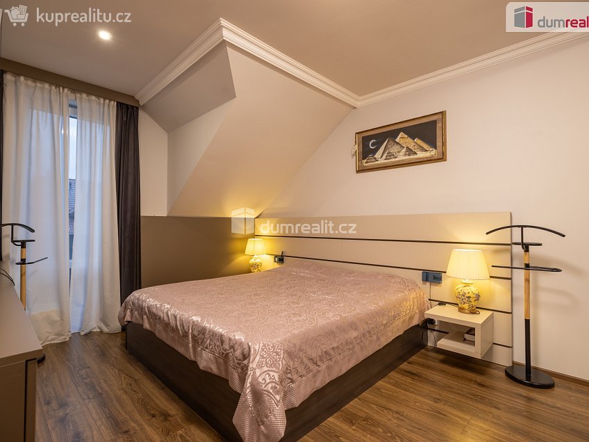 Prodej  rodinného domu 118 m^2 Lomená, Veltrusy 