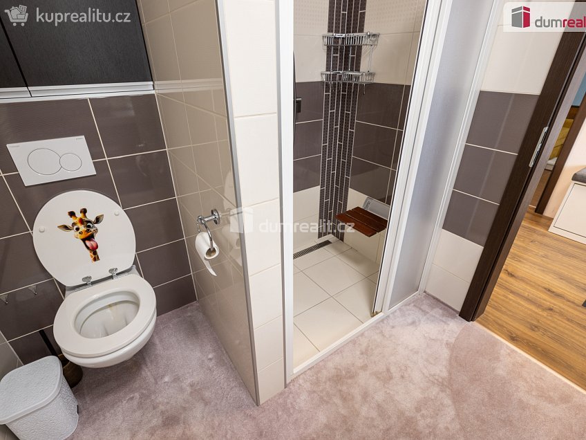 Prodej  rodinného domu 118 m^2 Lomená, Veltrusy 