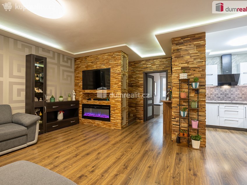 Prodej  rodinného domu 118 m^2 Lomená, Veltrusy 