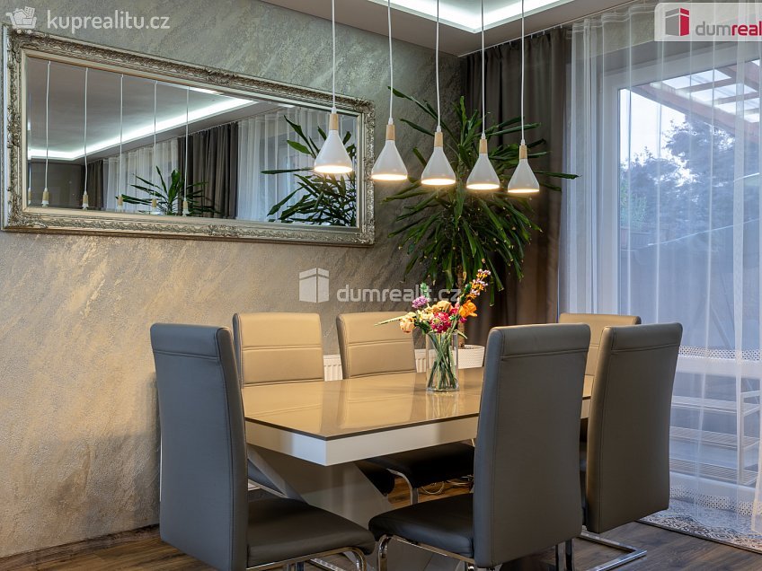 Prodej  rodinného domu 118 m^2 Lomená, Veltrusy 