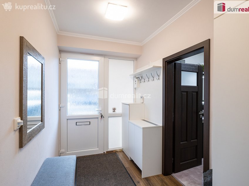 Prodej  rodinného domu 118 m^2 Lomená, Veltrusy 