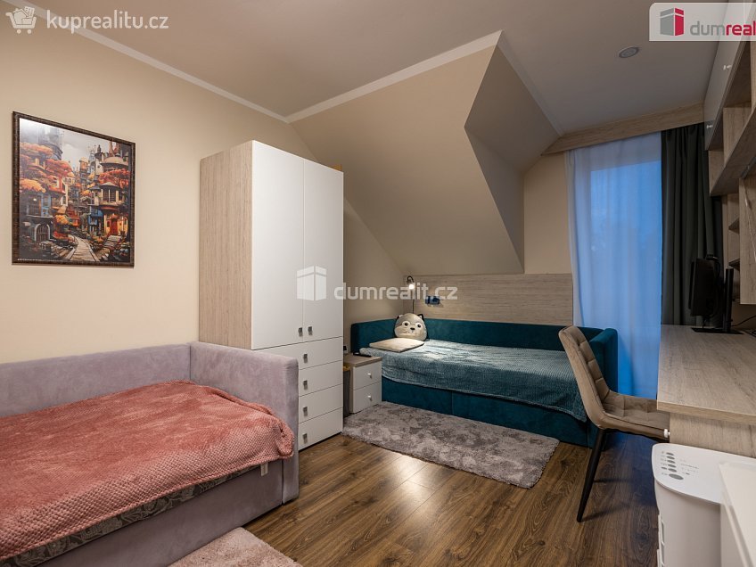 Prodej  rodinného domu 118 m^2 Lomená, Veltrusy 