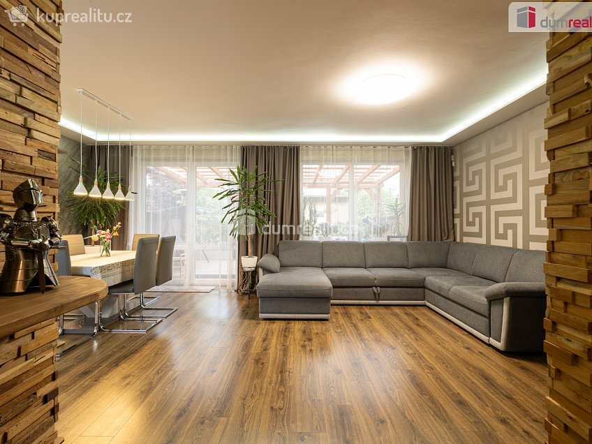 Prodej  rodinného domu 118 m^2 Lomená, Veltrusy 