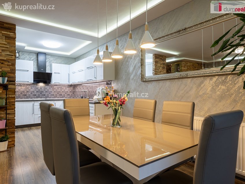 Prodej  rodinného domu 118 m^2 Lomená, Veltrusy 