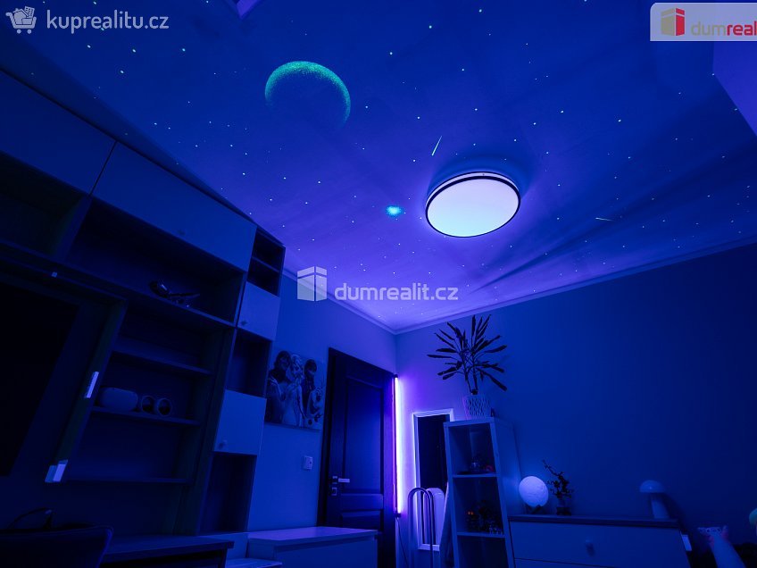 Prodej  rodinného domu 118 m^2 Lomená, Veltrusy 